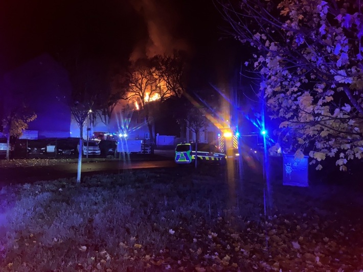 FW-GE: Vollbrand eines leerstehenden Gebäudes