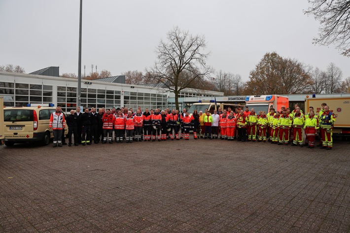 FW-MG: Mönchengladbacher Hilfsorganisationen üben den Aufbau eines Betreuungsplatzes