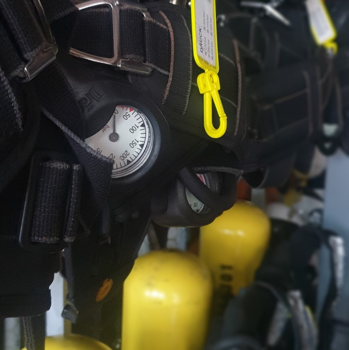 FW-RS: Feuerwehr Remscheid zu Verpuffung mit Gasgeruch in der Elberfelder Straße