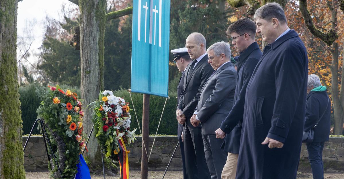 Zentrale Gedenkstunde auf dem Wiesbadener Südfriedhof zum Volkstrauertag