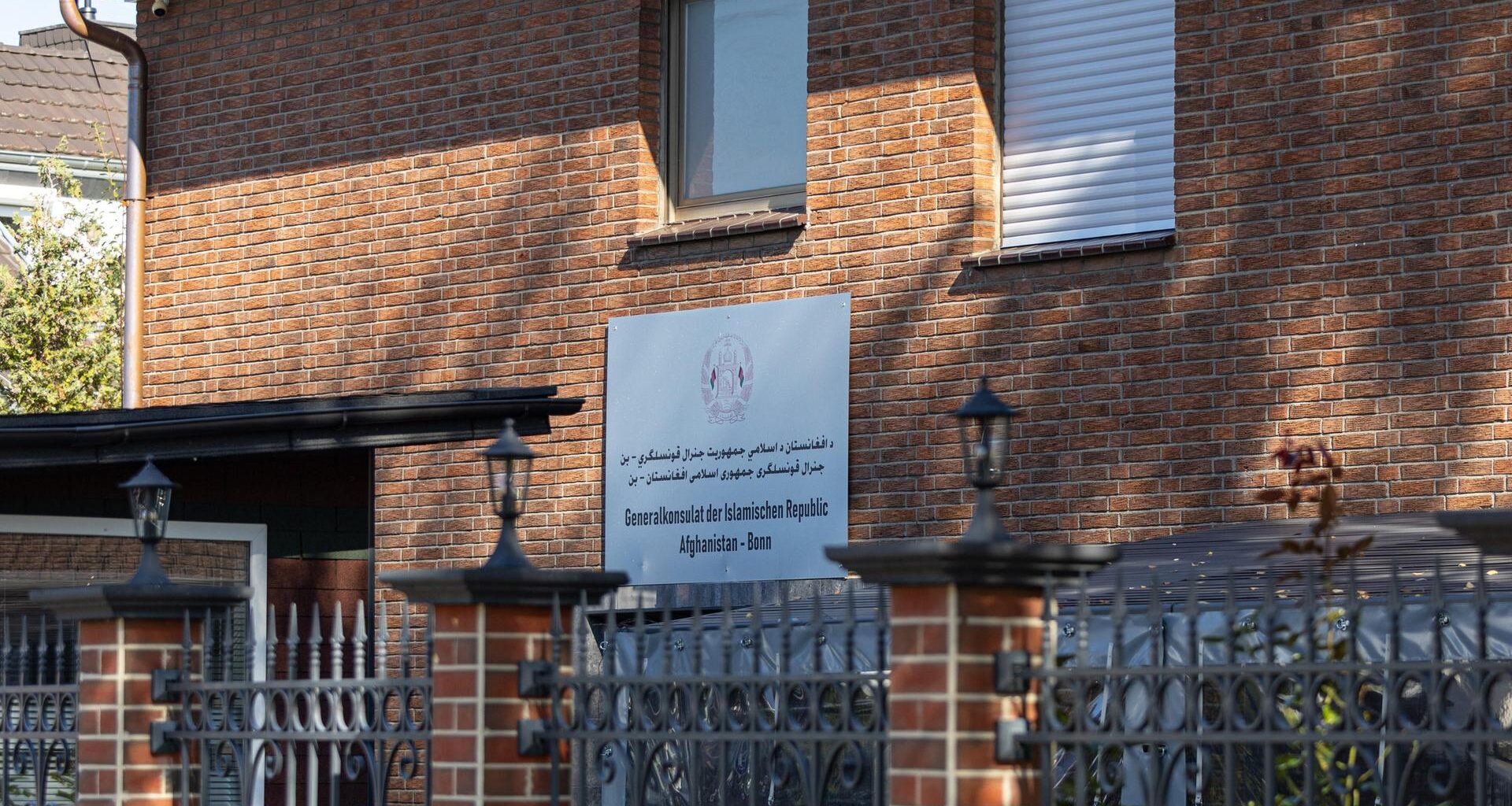 Schild am Eingang des Generalkonsulats der Islamischen Republik Afghanistan in Bonn