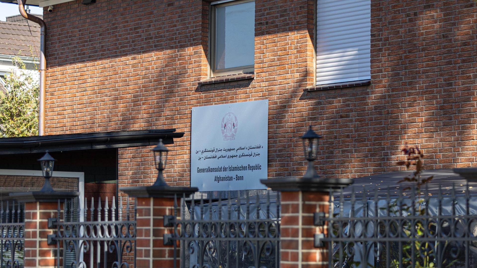 Schild am Eingang des Generalkonsulats der Islamischen Republik Afghanistan in Bonn