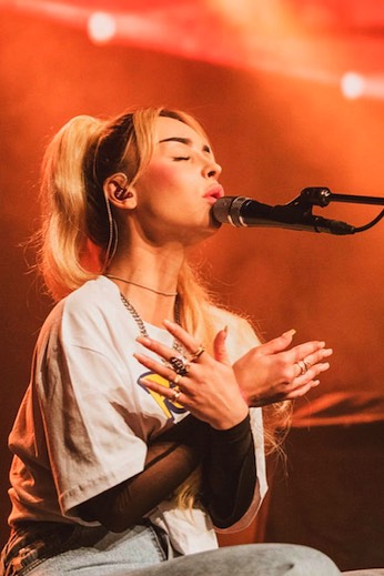 Begnadete Berner Songwriterin …