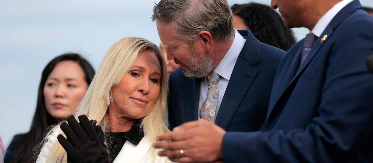 Marjorie Taylor Greene und Thomas Massie. | Getty Images via AFP Marjorie Taylor Greene und Thomas Massie.