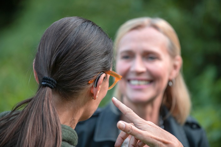 Hörgesundheit in Herbst und Winter: Experten-Tipps für Sicherheit und Wohlbefinden