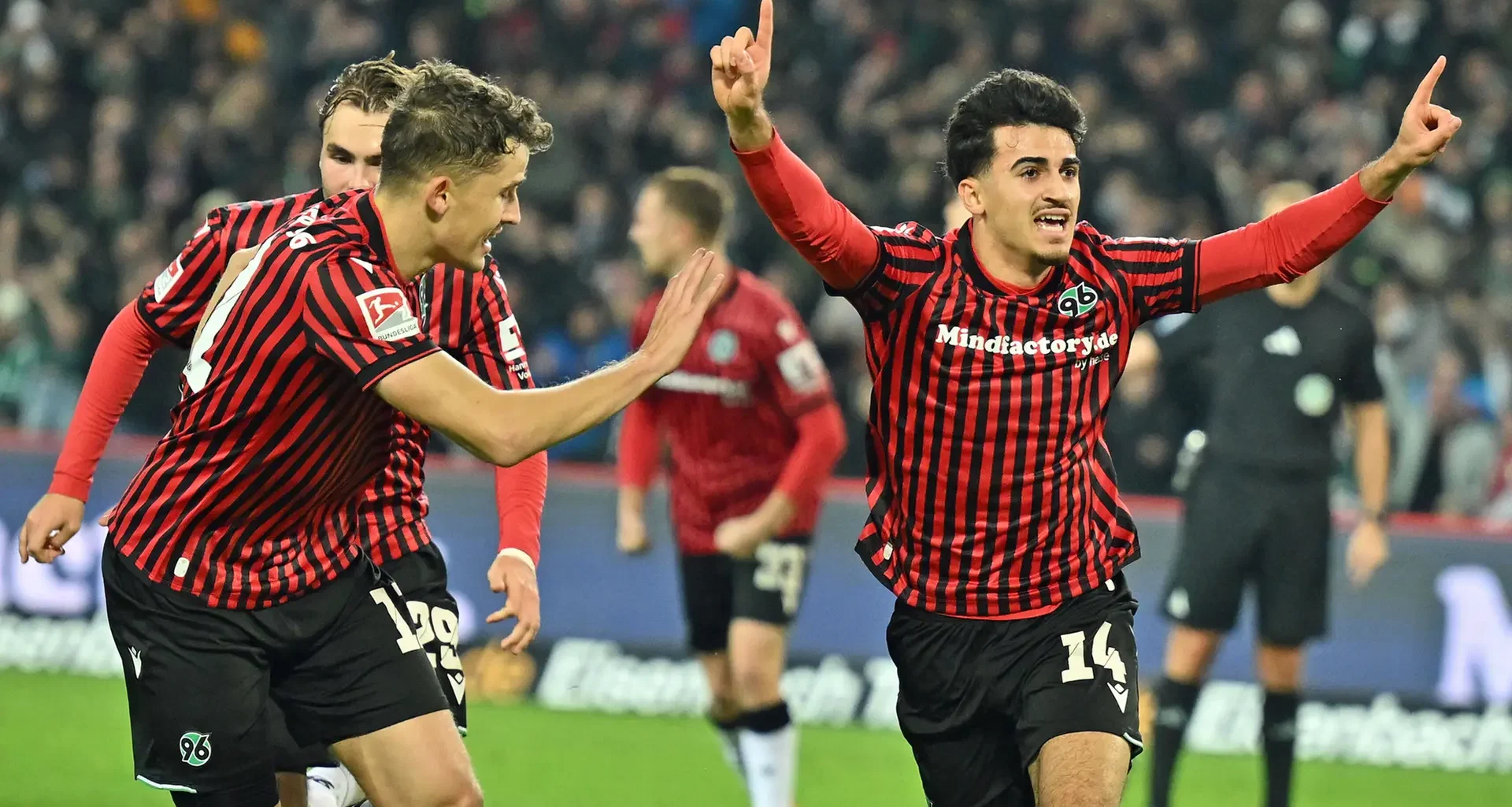 Hannover 96 schlägt den KSC klar - und springt auf Rang drei