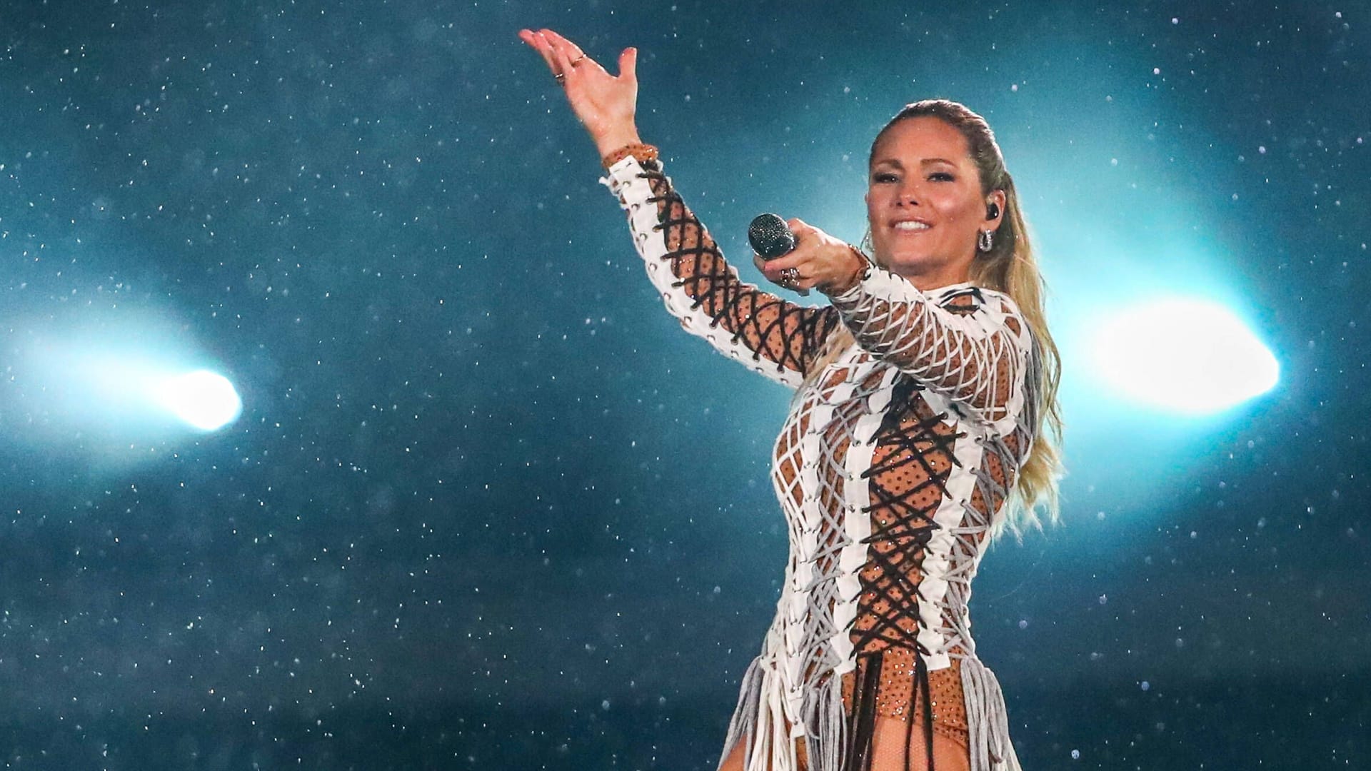 Helene Fischer bei einem Auftritt (Archivbild) Helene Fischer bei einem Auftritt (Archivbild)