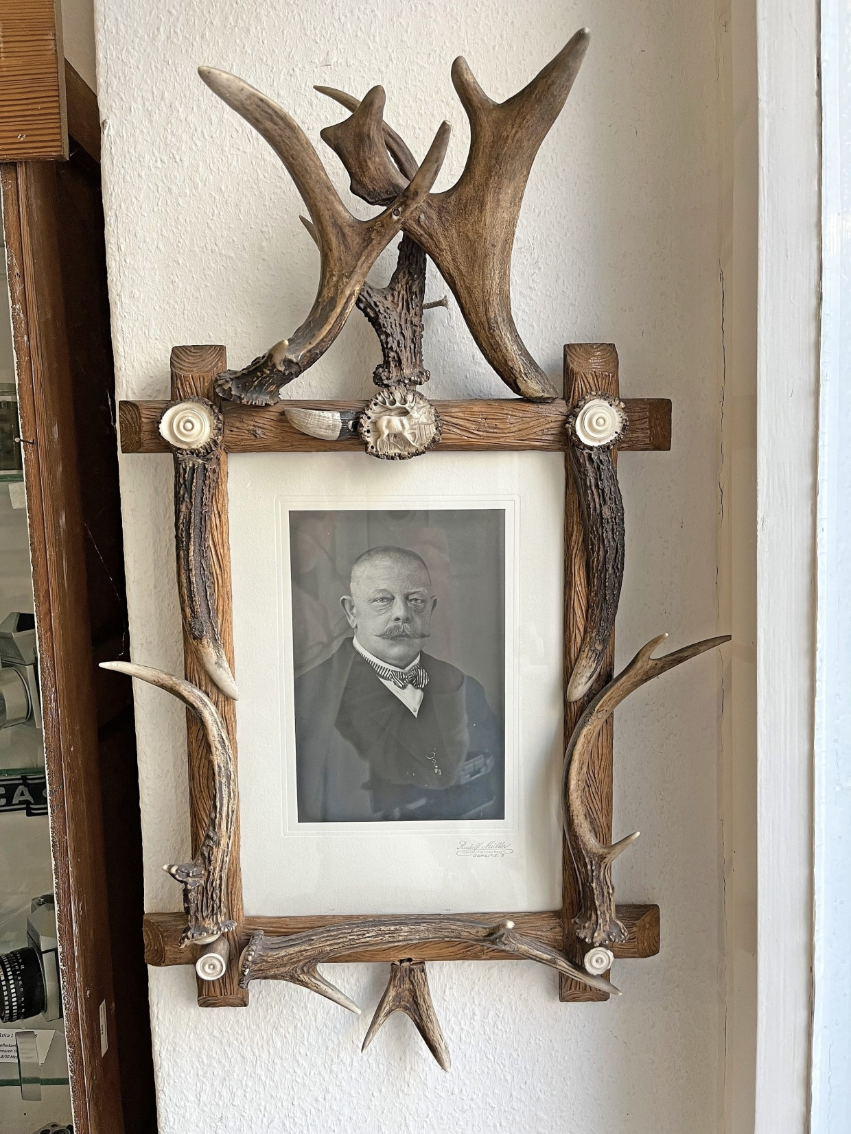 Herr Gutte aus Görlitz, Hirschhorn- und Knopffabrikant