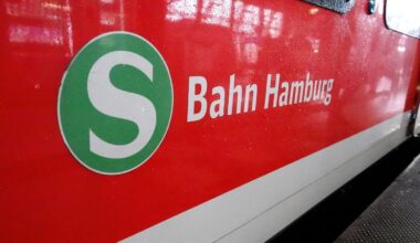 Mann überlebt trotz einfahrender S-Bahn