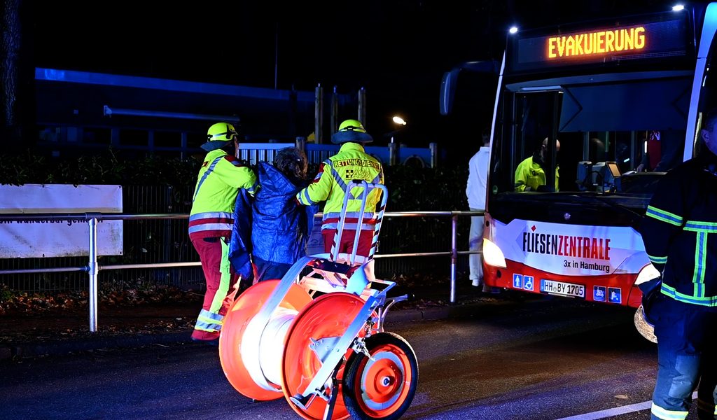 Hamburg: Menschen retten sich aus Wohnhaus – sieben Verletzte