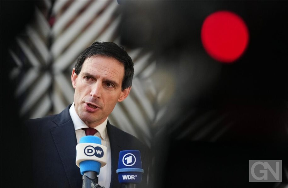 Hoekstra kündigt an, dass die EU auf dem Klimagipfel für mehr Ehrgeiz kämpfen will.  Foto: Virginia Mayo/AP/dpa