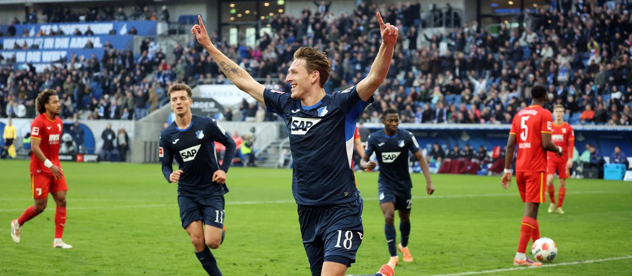 Hoffenheims Wouter Burger (v.) bejubelt seinen Treffer zum zwischenzeitlichen 2:0 im Spiel gegen den FC Augsburg