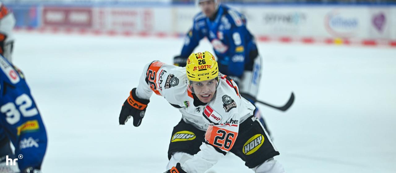 Dennis Lobach von den Löwen Frankfurt beim Spiel in Dresden