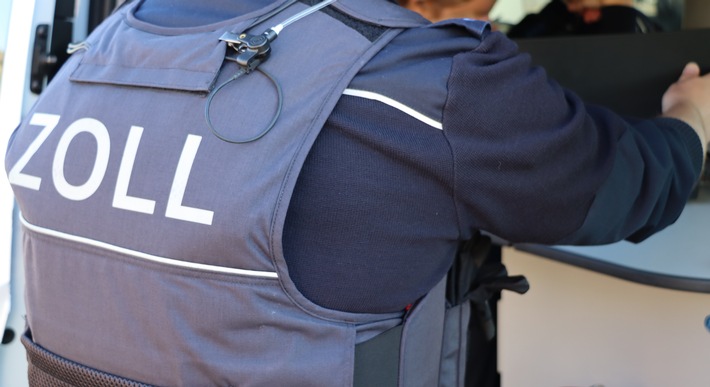 HZA-BI: Wach- und Sicherheitsgewerbe im Visier - Hinweis sorgt für Treffer/Bundesweite Schwerpunktprüfung gegen Schwarzarbeit - Bielefelder Zoll deckt zudem illegale Beschäftigung in Pizzeria auf