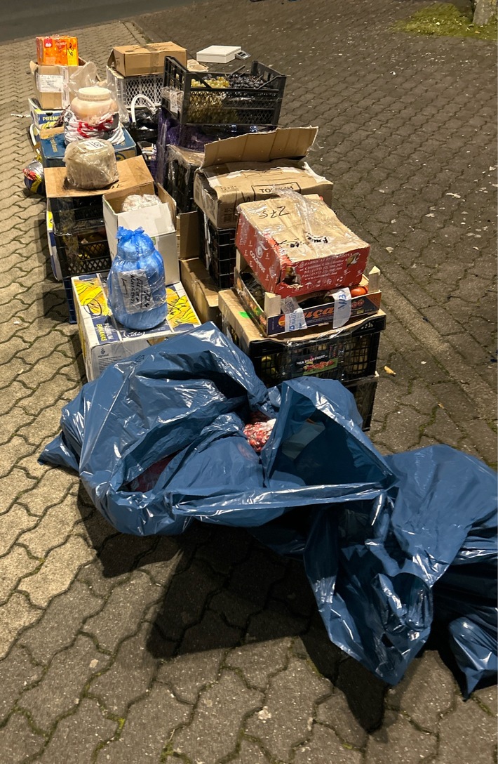 HZA-BI: Zwei Tonnen verbotene Lebensmittel sichergestellt/Bielefelder Zoll stoppt Kleintransporter auf A44 bei Bad Wünnenberg