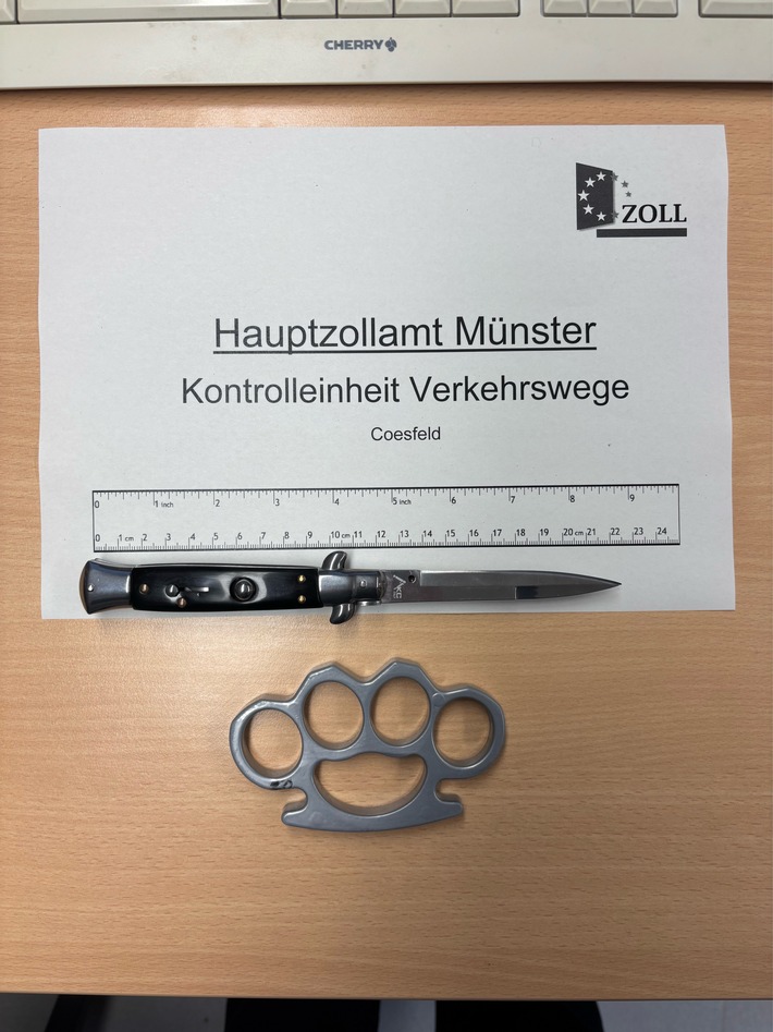 HZA-MS: Mit verbotenen Waffen nach Deutschland Zoll wird auf A43 fündig bei niederländischem Fahrzeug