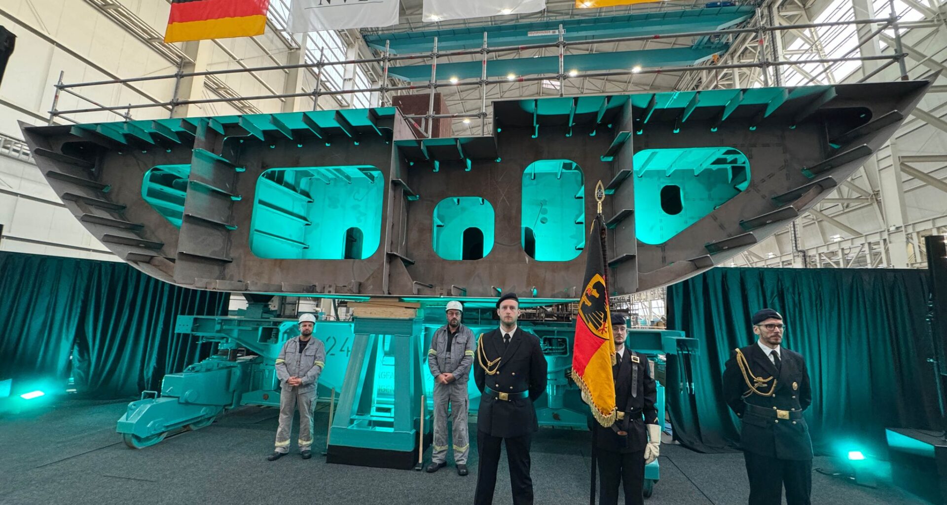 Auf der Peene-Werft in Wolgast ist die Kiellegung für neues Flottendienstboot erfolgt. Stefan Sauer/dpa