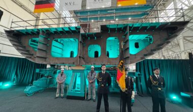 Auf der Peene-Werft in Wolgast ist die Kiellegung für neues Flottendienstboot erfolgt. Stefan Sauer/dpa