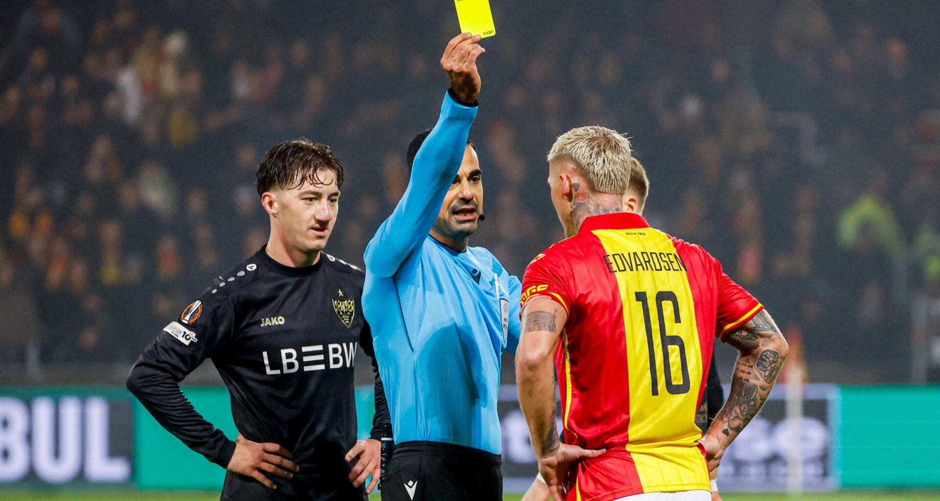 "Hochgradig asozial": Deventer-Stürmer mit hässlicher Geste Richtung Angelo Stiller vom VfB Stuttgart - Wesley Sneijder fordert Strafe - SPOX.com