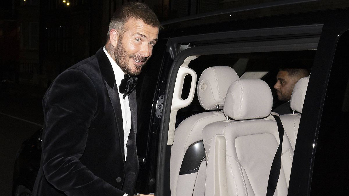 Auf Rittertitel stolz wie Bolle: David Beckham feiert bis tief in die Nacht