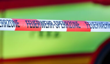 Brand in Duisburger Mehrfamilienhaus - Einsatzkräfte finden Frauenleiche