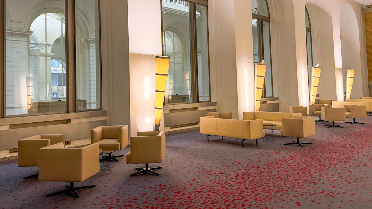 Berlin: Abgeordnetenhaus gönnt sich neue Sofas und Sessel für 158.000 Euro