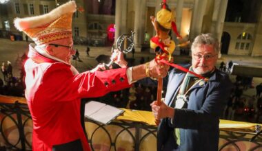 Eröffnung Karlsruher Fastnacht: Oberbürgermeister übergibt Rathausschlüssel