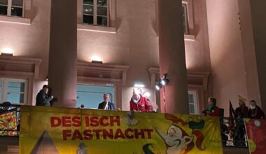 Eröffnung Karlsruher Fastnacht: Oberbürgermeister übergibt Rathausschlüssel