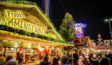 Preise, Glühwein und Bratwurst auf dem Marktplatz