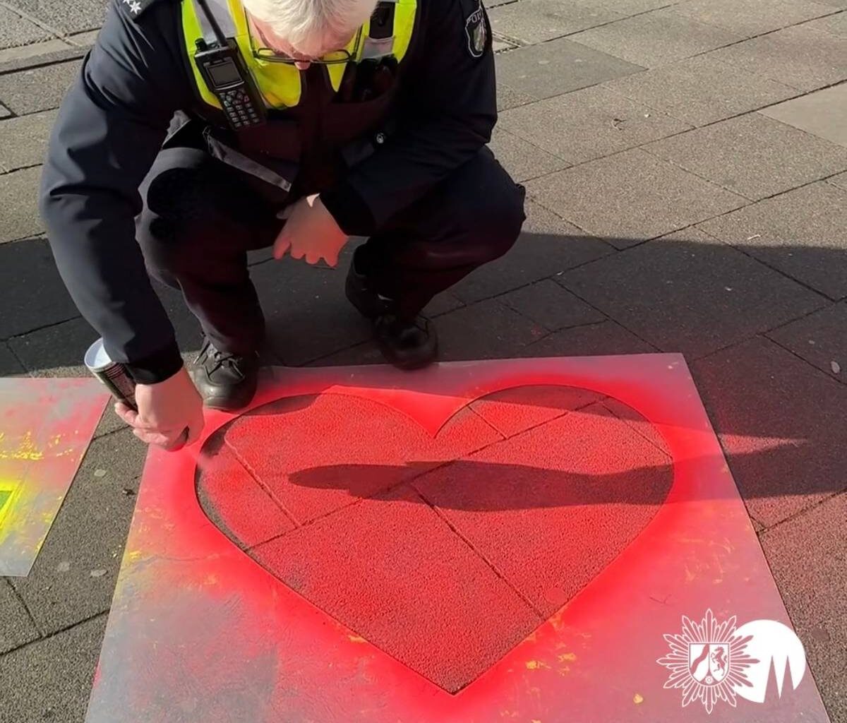 „Ampelrot heißt Stopp“: Herzensaktion am Barbarossaplatz