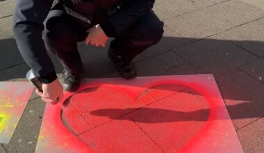 „Ampelrot heißt Stopp“: Herzensaktion am Barbarossaplatz