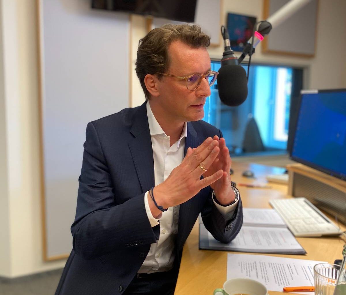 Wüst kritisiert Bahn für Software-Panne am Hauptbahnhof Köln