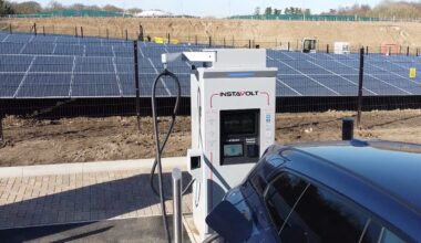 Instavolt ladestation mit pv anlage photovoltaik solaranlage