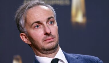 Jan Böhmermann blickt nach Dortmund - und kann nur noch den Kopf schütteln