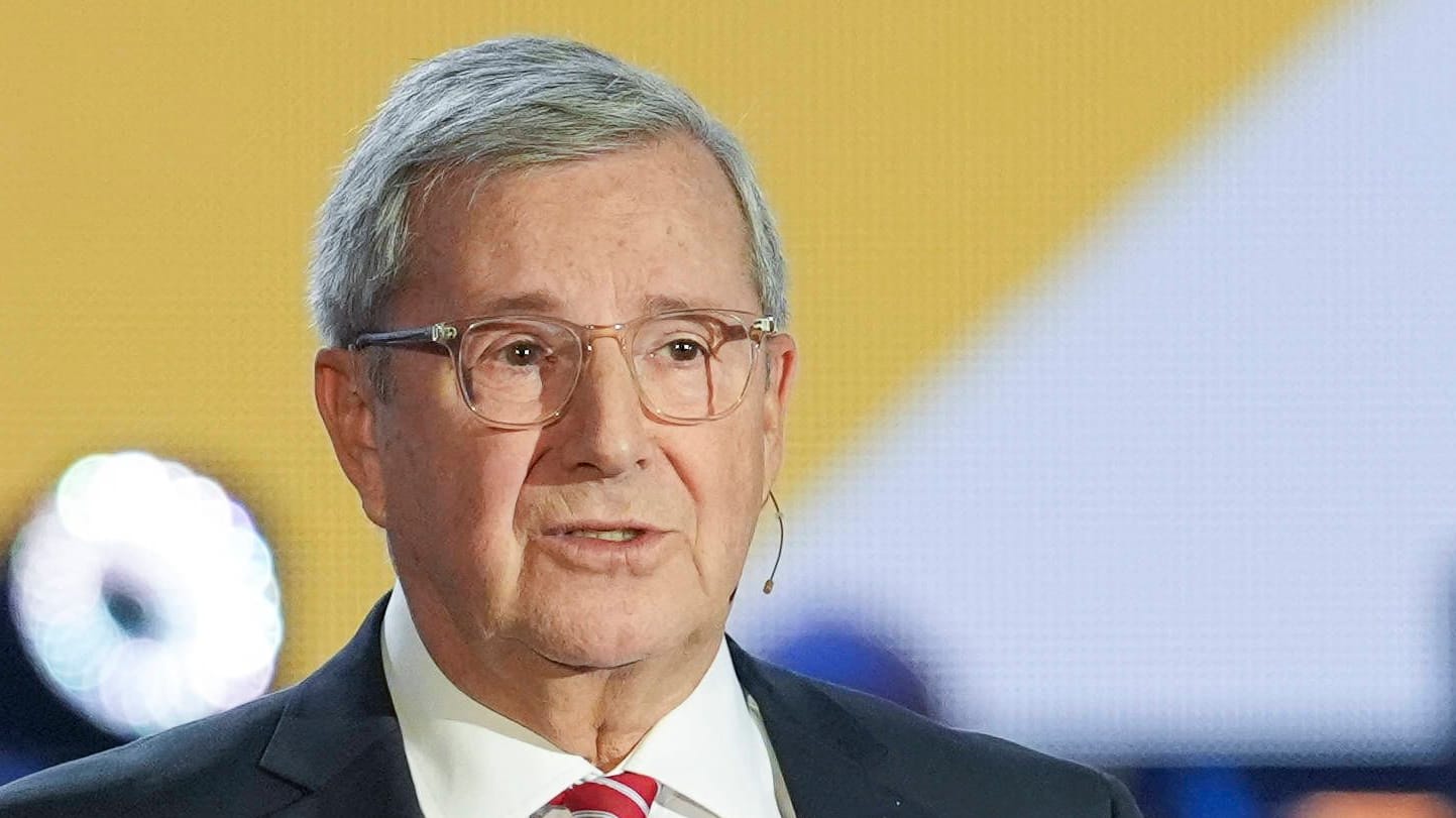 Jan Hofer: 35 Jahre lang präsentierte er die "Tagesschau". Jan Hofer: 35 Jahre lang präsentierte er die "Tagesschau".