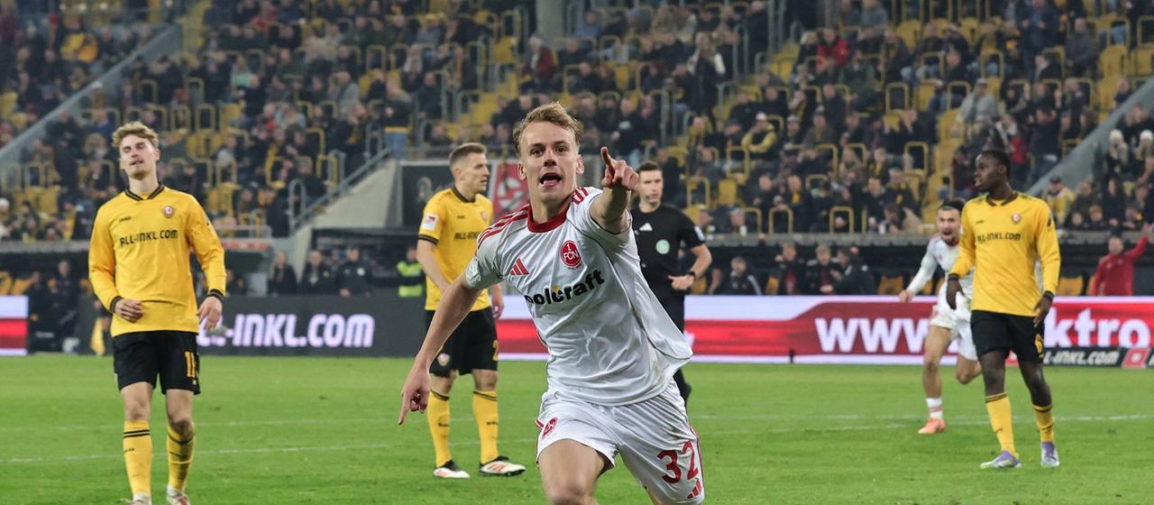 Tim Janisch bejubelt seinen Treffer 