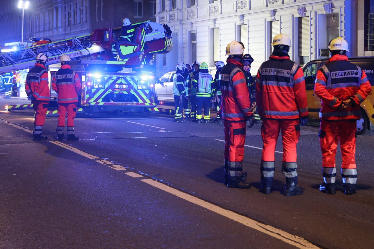 Keller brennt, zwei Menschen verletzt