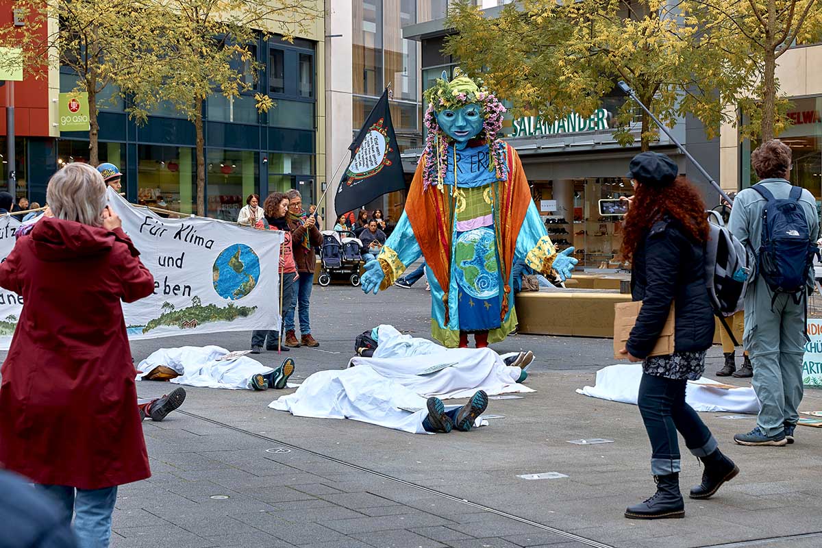 Extinction Rebellion in Wuppertal: Solidarität mit indigenen Völkern - blickfeld