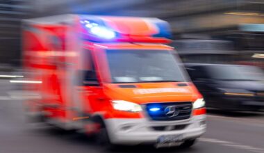 Mann sticht vor Bar in Berlin auf Security-Mitarbeiter ein