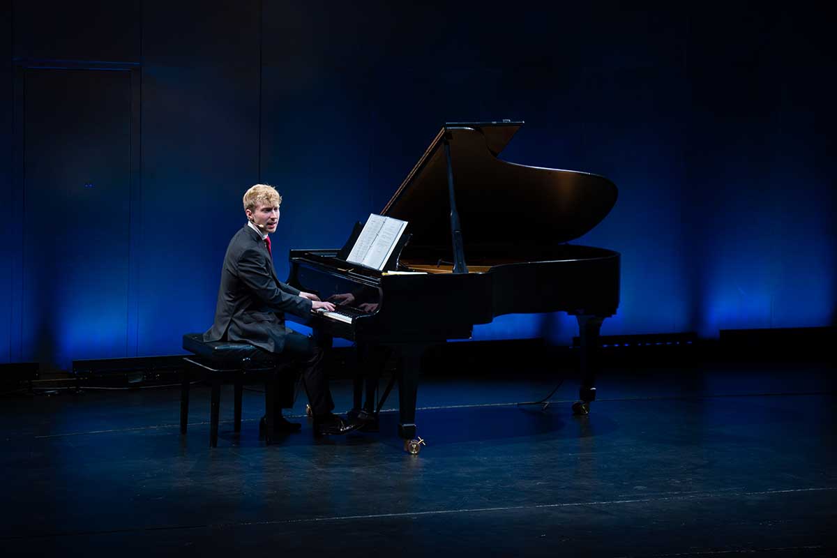 Ein letztes Mal: Patrick Hahn singt Kreisler-Chansons im Opernhaus - blickfeld