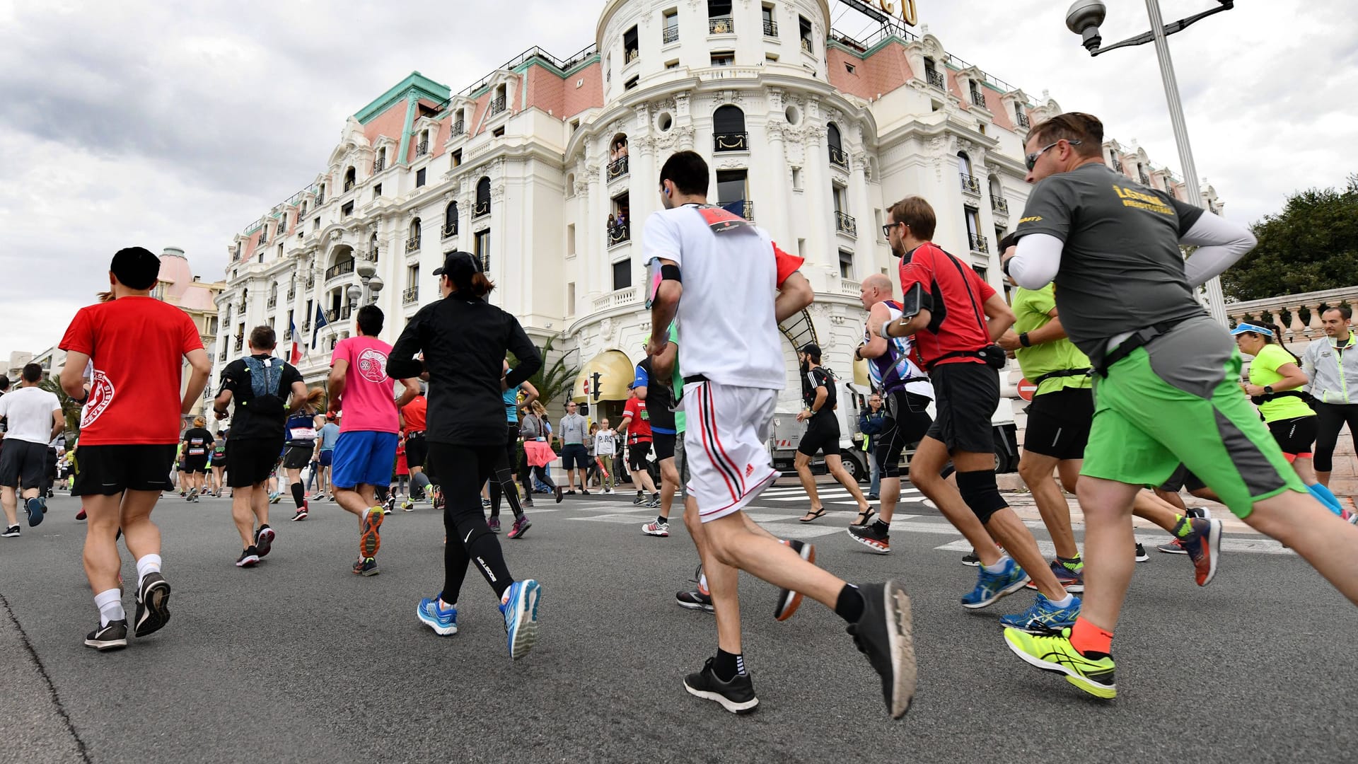 Läufer beim Marathon in Südfrankreich (Archivbild): Bei dem Langstreckenrennen ist in diesem Jahr ein Athlet gestorben.