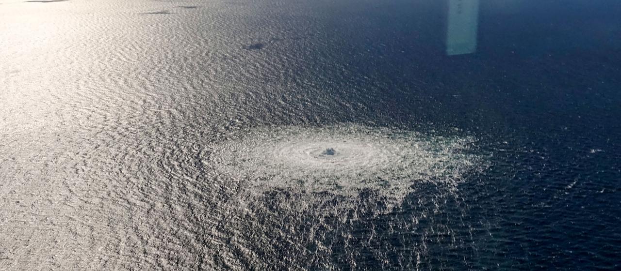 Luftbild von der Meeresoberfläche der Ostsee mit Luftblasen im Bereich der Nord-Stream-2-Pipeline | AFP Luftbild von der Meeresoberfläche der Ostsee mit Luftblasen im Bereich der Nord-Stream-2-Pipeline