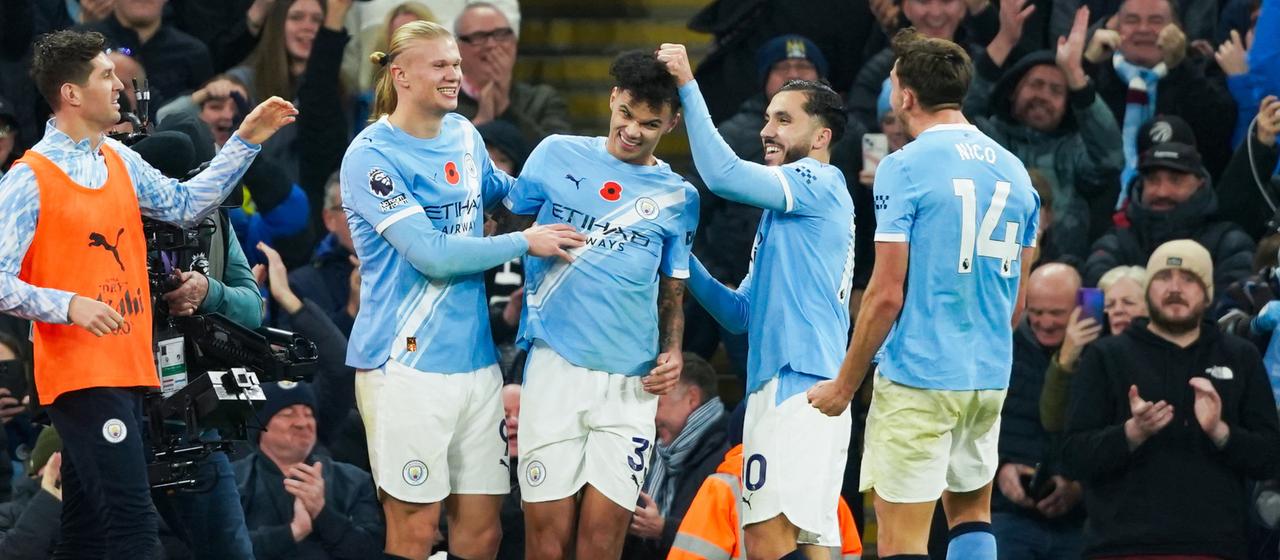 Die Spieler von Manchester City bejubeln ihren Treffer gegen den AFC Bournemouth