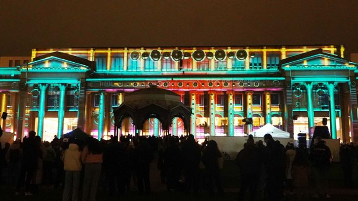 Stuttgart leuchtet: Der Königsbau erstrahlt in bunten Farben