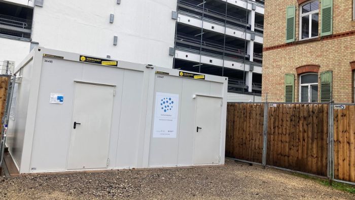 Brennpunkt Esslinger Bahnhof: Container-Treffpunkt für Trinkerszene – Entschärft das die Situation?