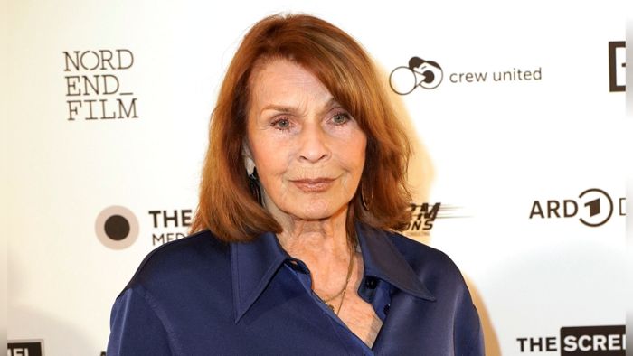 Tränen beim Salonabend in München: Senta Berger: Emotionale Worte über Michael Verhoeven und ihren Vater