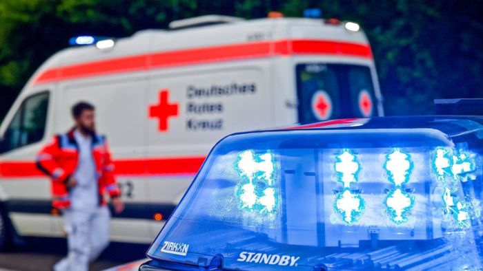 Unfall bei der Messe Stuttgart: Dutzende Kräfte im Einsatz: Feuerwehr befreit Fahrer aus Autos