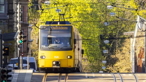 Sexuelle Belästigung in Stuttgart: Unbekannter fasst 12-Jähriger in U7 an Schenkel und verfolgt sie