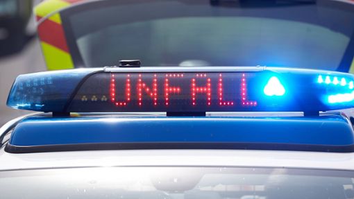 Unfall in Stuttgart: Lkw prallt in Münster mit Stadtbahn zusammen – zwei Personen verletzt