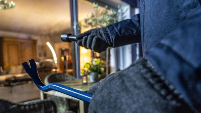 Einbrecher in Stuttgart unterwegs: Unbekannte brechen in mehrere Wohnungen ein - Zeugen gesucht